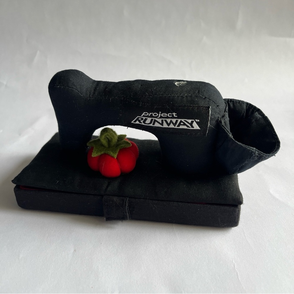Project Runway Mini Fabric Sewing Machine Fashion Unique Pin Cushion